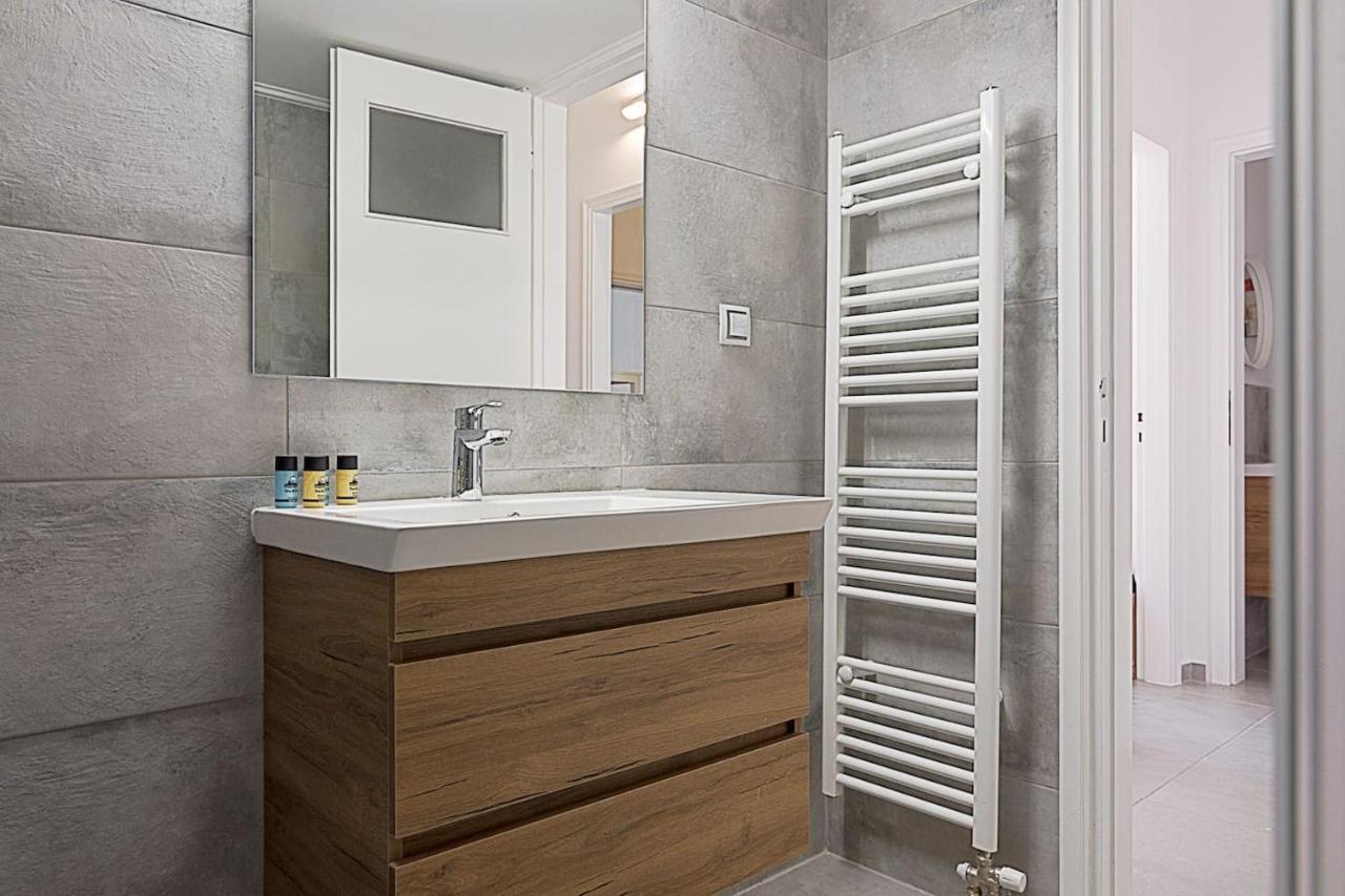 Spacious Two Bedroom Apartment In Central Location Ateny Zewnętrze zdjęcie