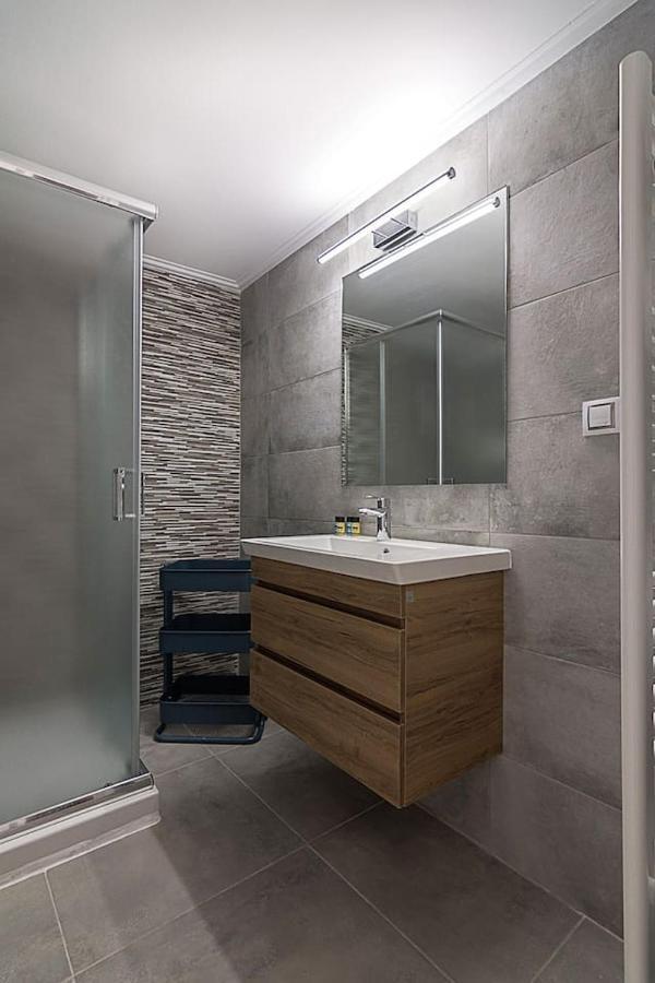 Spacious Two Bedroom Apartment In Central Location Ateny Zewnętrze zdjęcie